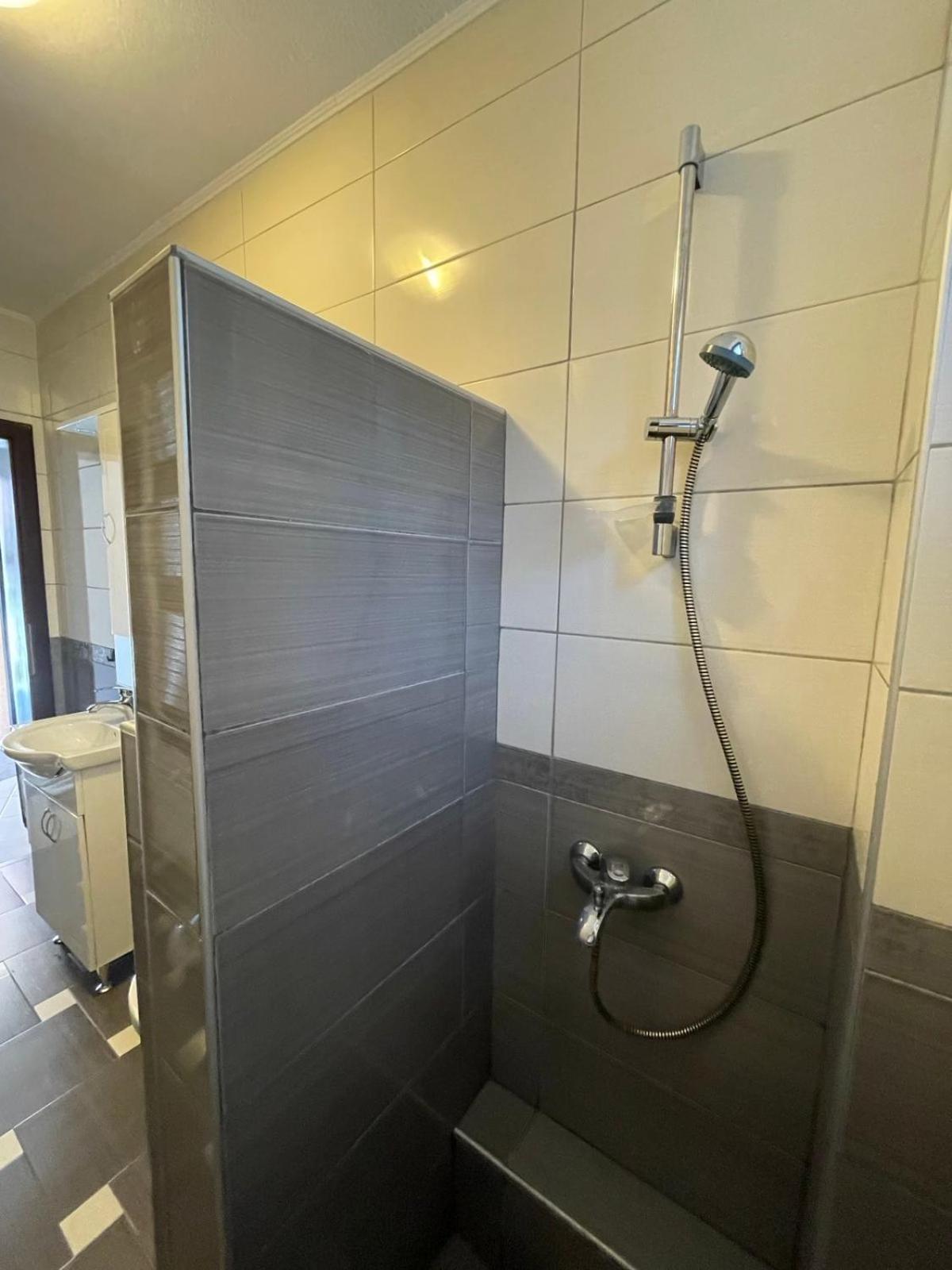 Apartman Ami ซาราเยโว ภายนอก รูปภาพ
